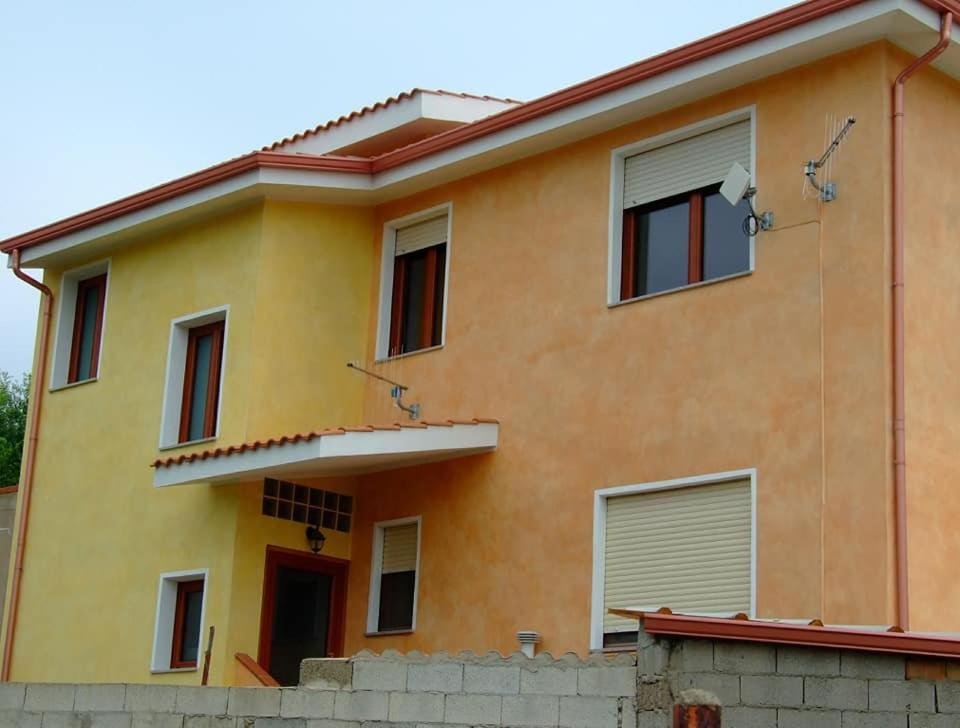 B&B Il Rifugio Del Lupo - E6721 Paringianu Buitenkant foto