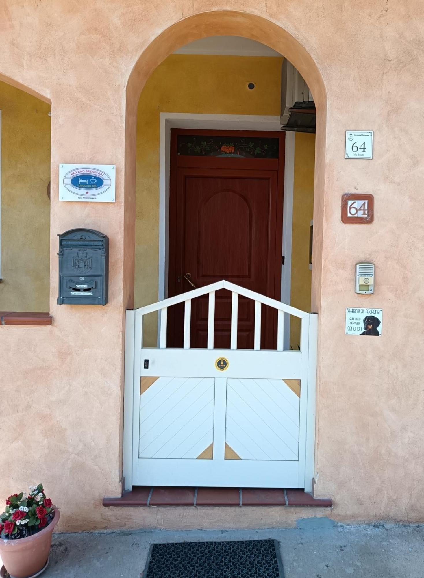 B&B Il Rifugio Del Lupo - E6721 Paringianu Buitenkant foto
